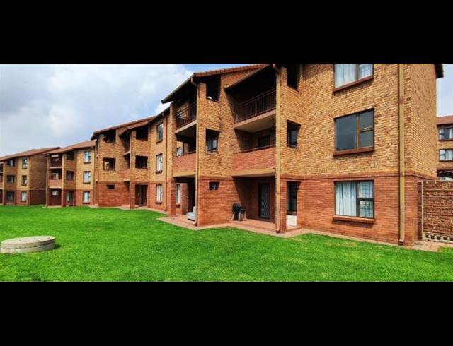 2 BEDROOM APARTMENT FOR SALE IN CASTLEVIEW